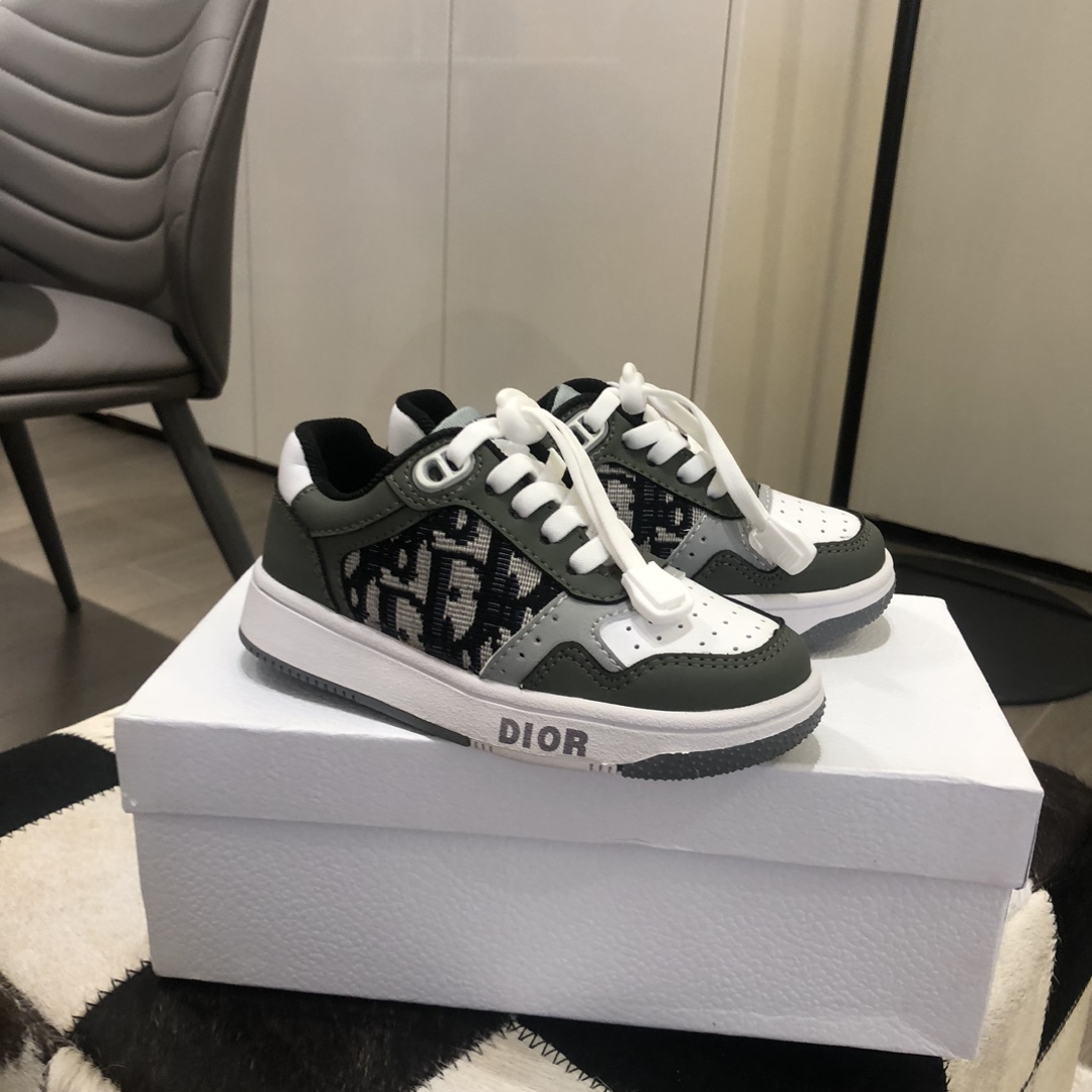 Children's shoes child